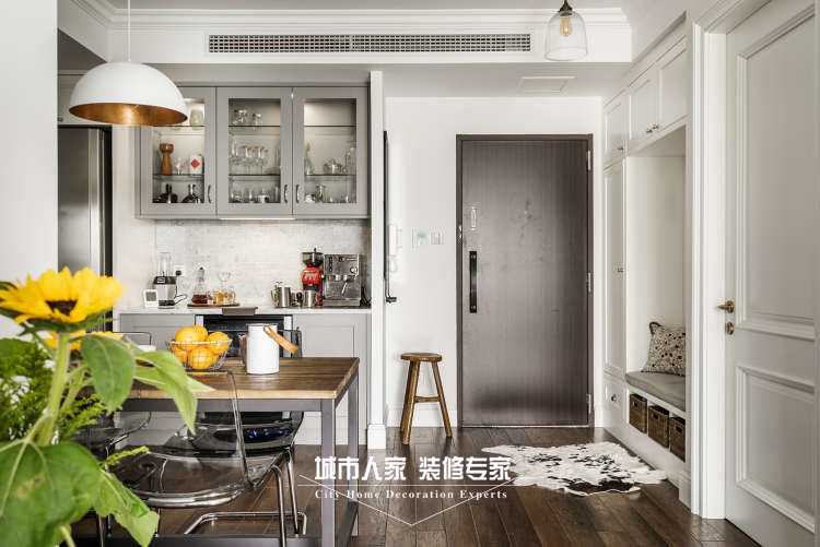 95平米兩居室室內(nèi)裝修 打造通透精致居家空間 95平米兩居室室內(nèi)裝修 打造通透精致居家空間