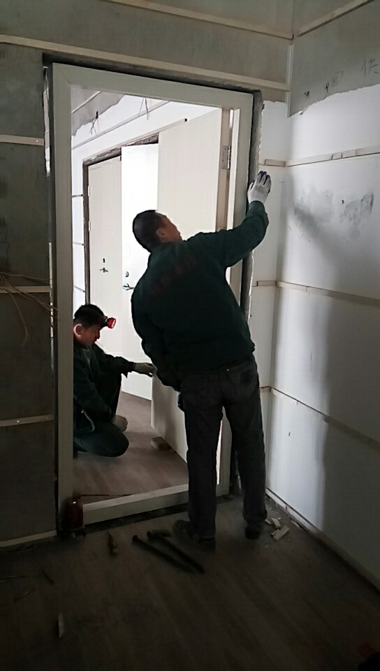 11月16日太原市動物園停車場防火門整改施工作業(yè)圖片