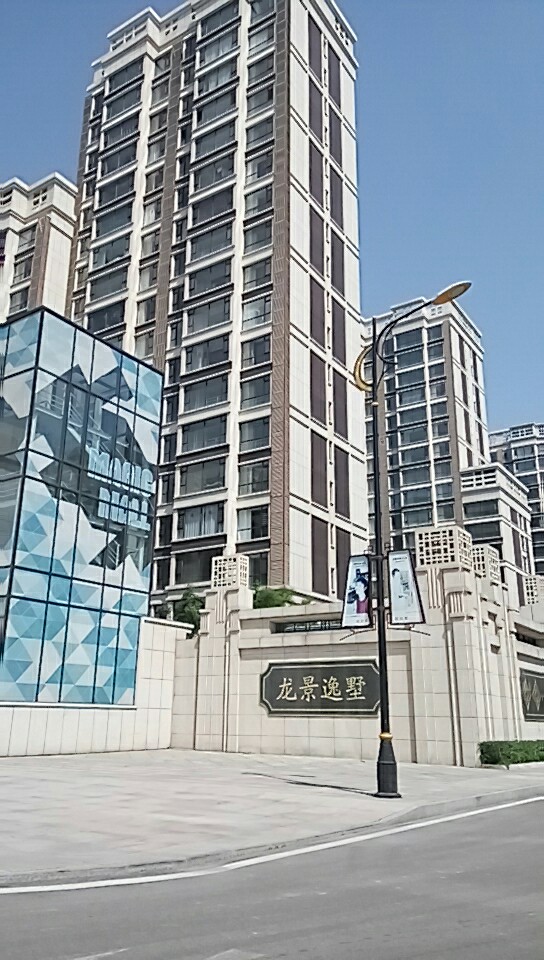 2018年5月4日臻觀園小區(qū)地下停車場(chǎng)防火卷簾門(mén)貨到工地