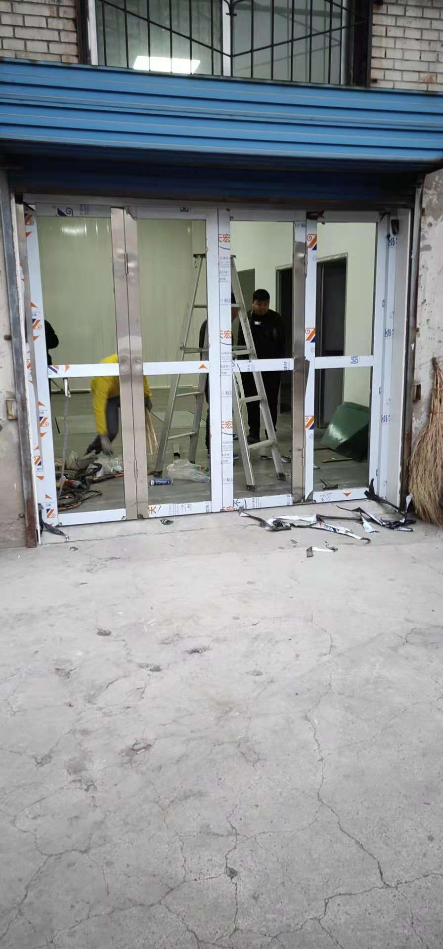 2018年11月16日平陽路農(nóng)機(jī)公司對面禮智信汽服不銹鋼折疊門案例 2018年11月16日平陽路農(nóng)機(jī)公司對面禮智信汽服不銹鋼折疊門案例