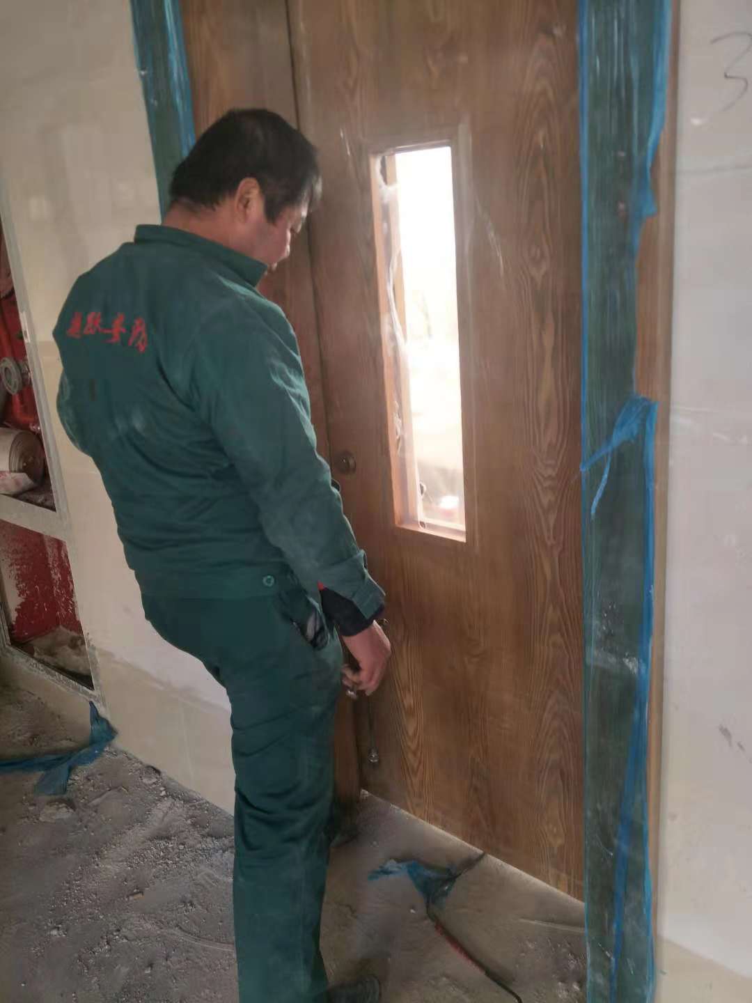 2018年11月19日39中進(jìn)戶門安裝現(xiàn)場 2018年11月19日39中進(jìn)戶門安裝現(xiàn)場