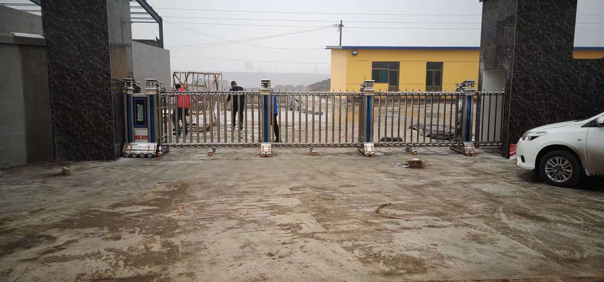 2018年12月6日平遙中森橡膠有限公司伸縮門案例 2018年12月6日平遙中森橡膠有限公司伸縮門案例